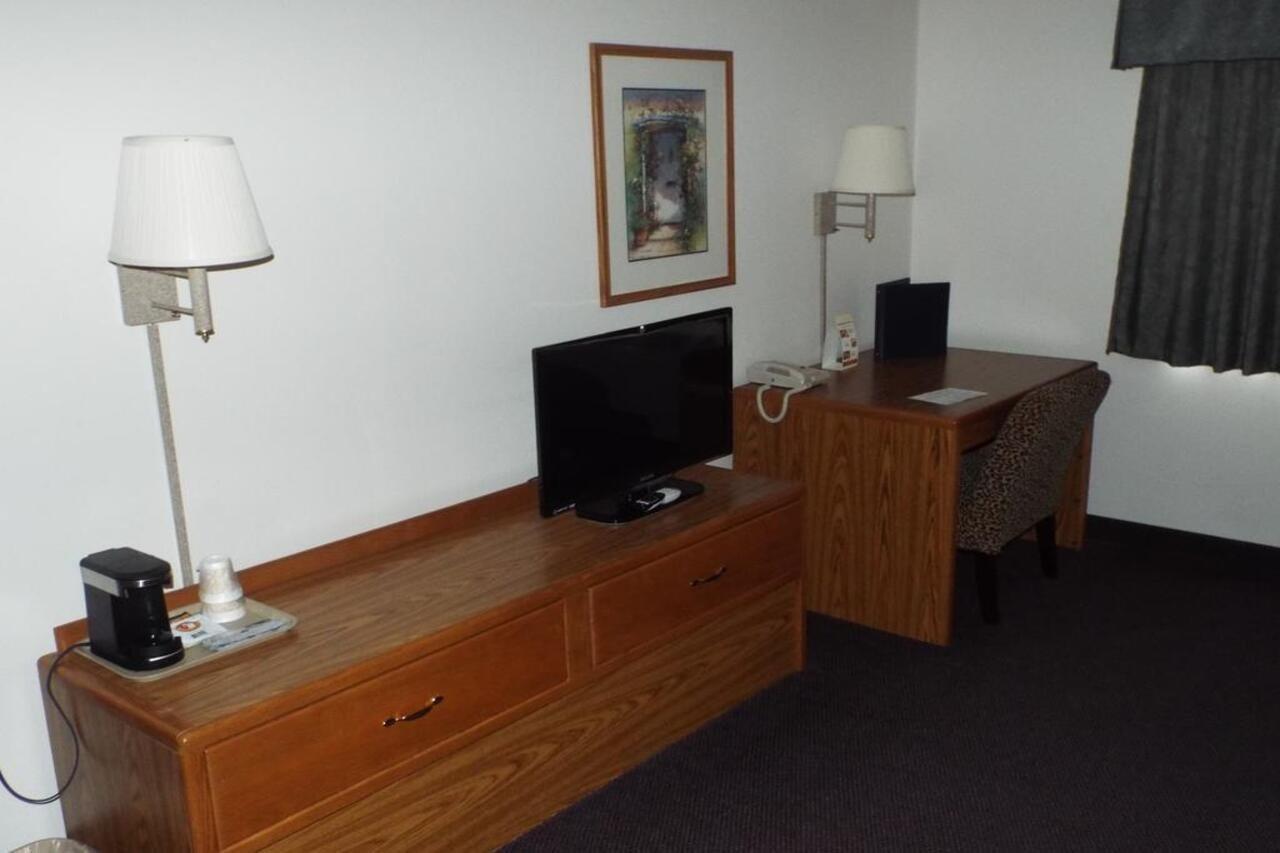Fairbridge Inn & Suites Thorp Dış mekan fotoğraf