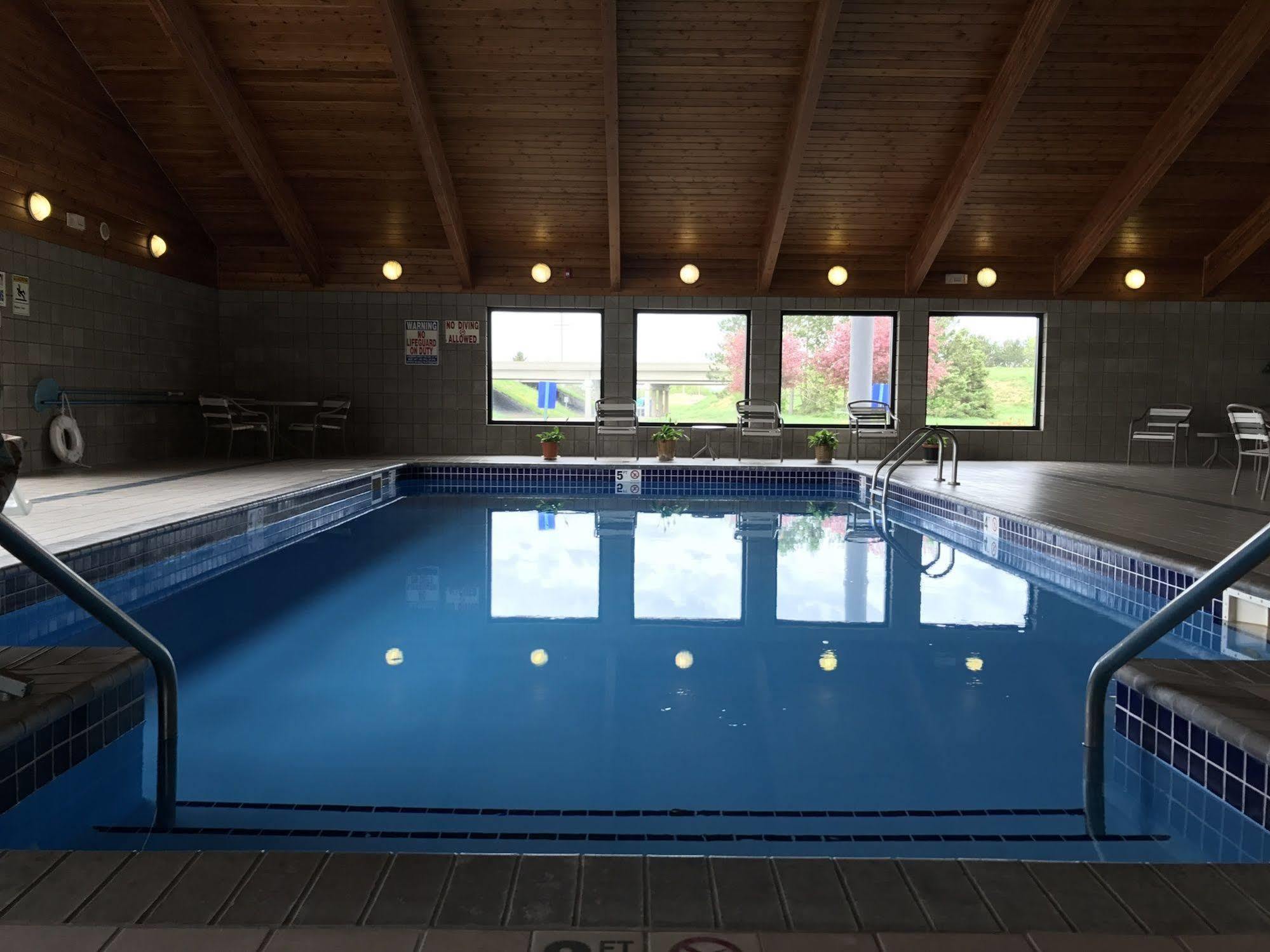 Fairbridge Inn & Suites Thorp Dış mekan fotoğraf