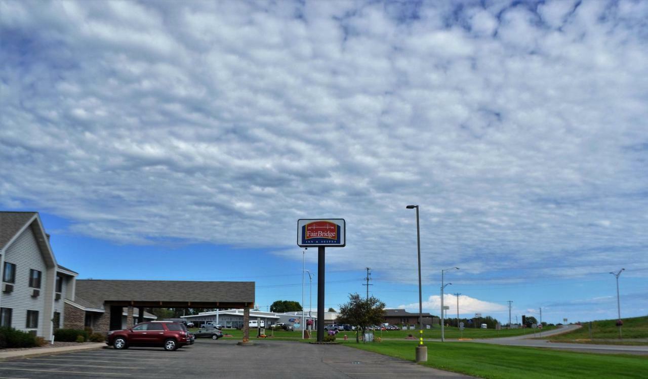 Fairbridge Inn & Suites Thorp Dış mekan fotoğraf